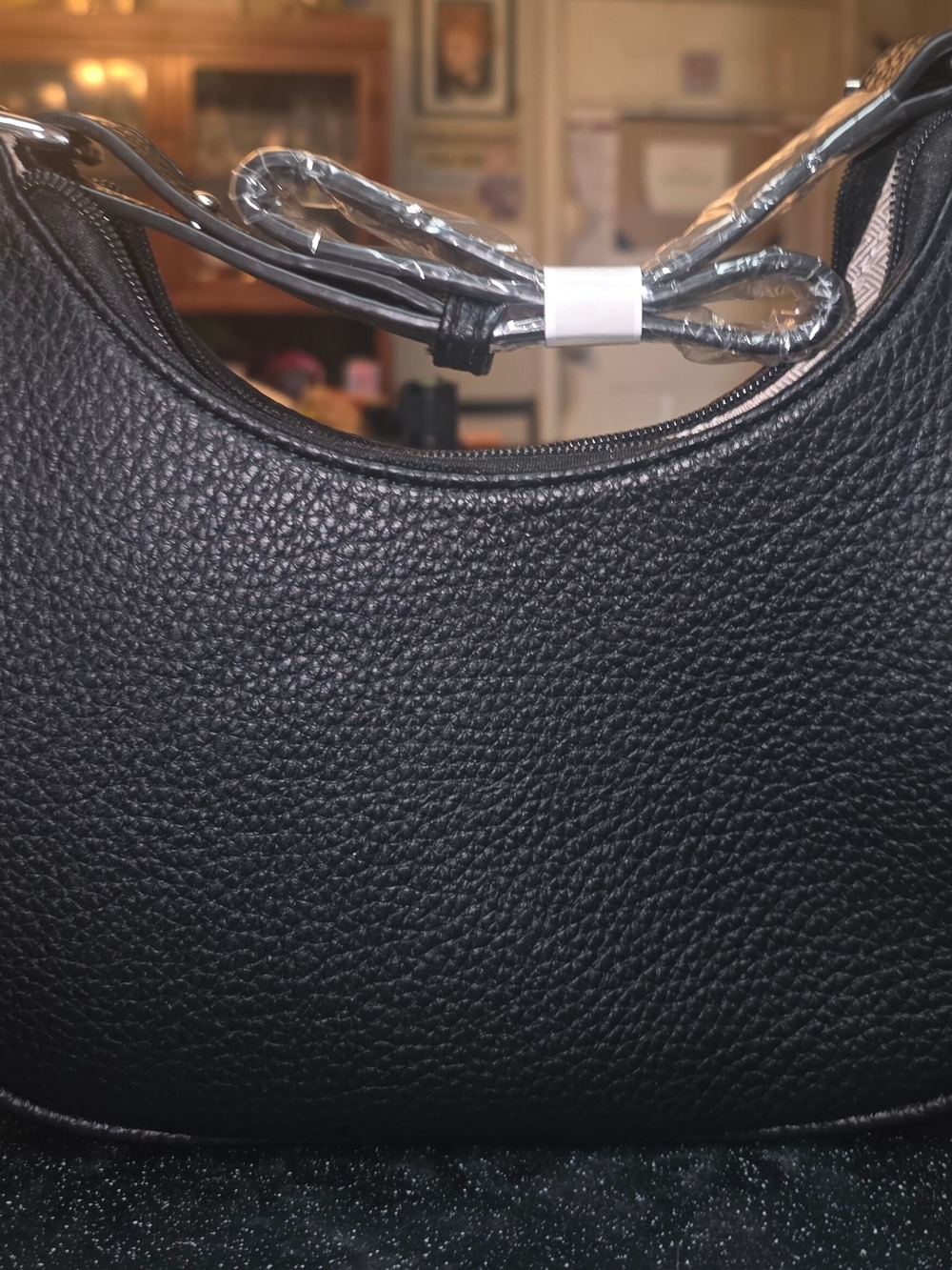 Classic Black Pebbled Crossbody Bag - Sleek Everyday Style